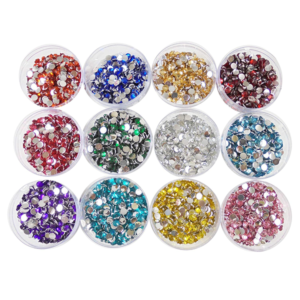 🔵 Flat Back Design – Easy to stick using glue, perfect for smooth application on various surfaces 🌟 High Shine Finish – Crystal-like sparkle adds a premium and elegant look to your creations 📦 Organized Storage Box – Comes in a compact round container set for easy storage and usage 👩‍🎨 Beginner to Pro Friendly – Suitable for both beginners and professional designers